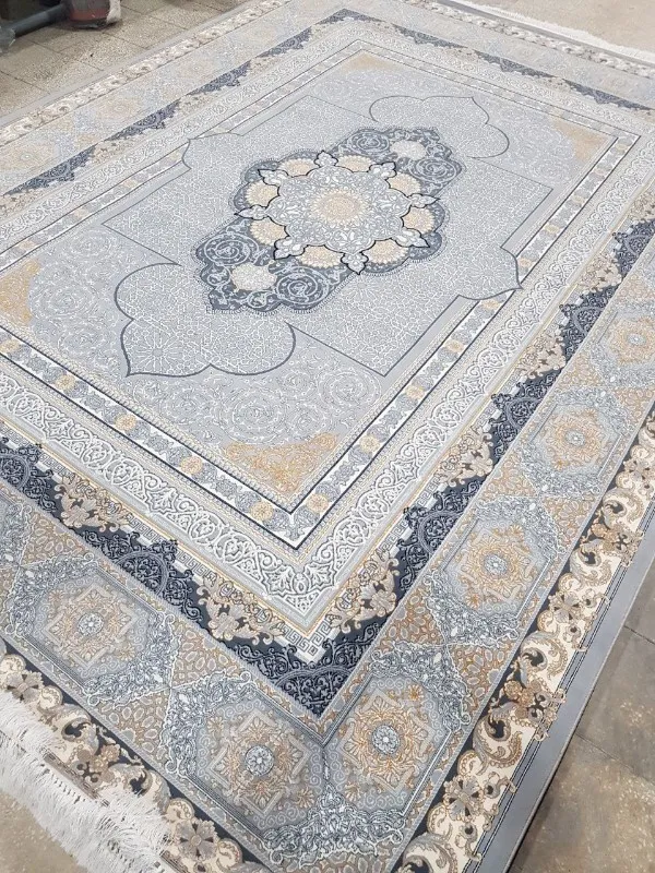 فرش 700 شانه طرح افرا نقره ای