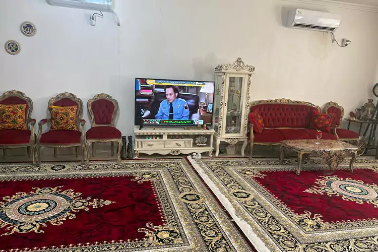 ست مبل با فرش خلوت (فرش 700 شانه طرح ژیوا قرمز)