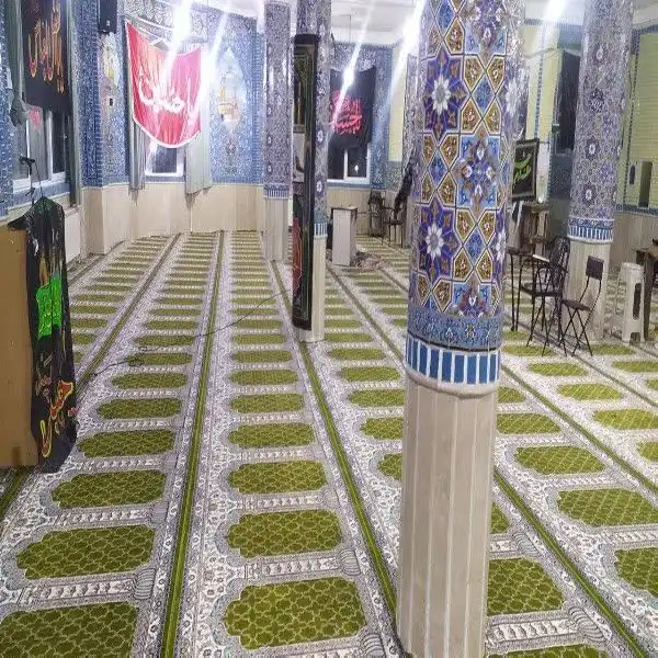 فرش سجاده طرح سماوات سبز مسجد امام حسن مجتبی میرسرا فومن از زاویه کنار