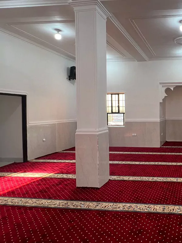 فرش سجاده ای 500 شانه تراکم 1000 مسجد فاطمه الزهرا شهرستان لارستان استان فارس